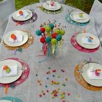 decoration de table multicolore